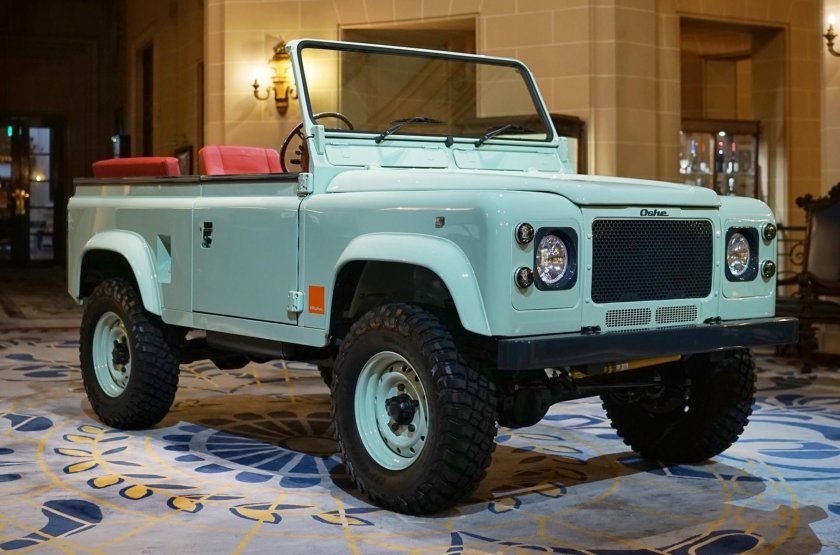 Классический ленд Ровер Дефендер