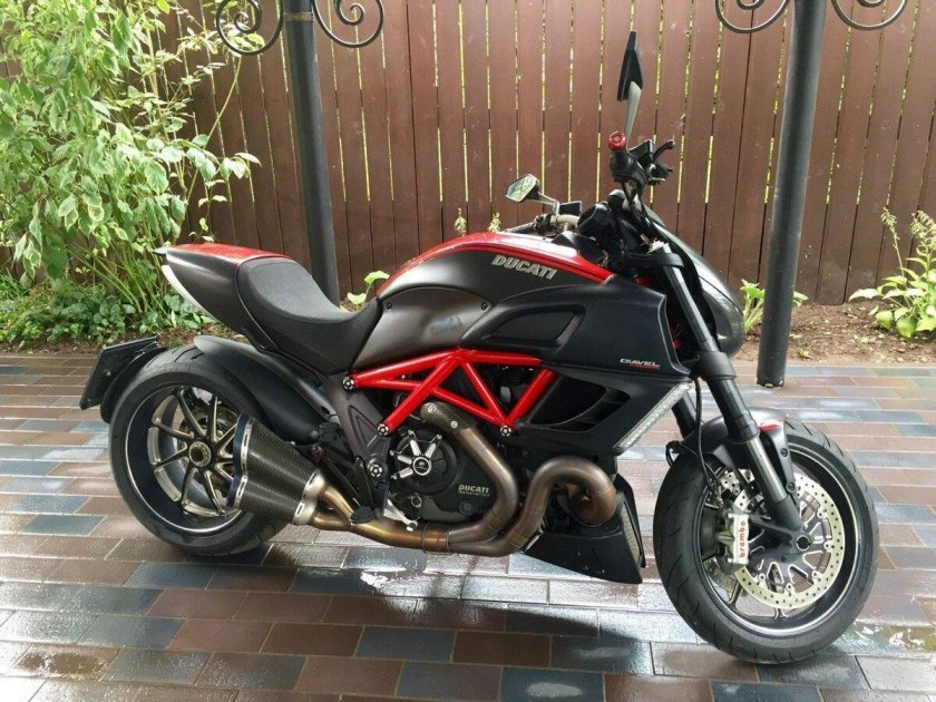 Ducati Diavel Carbon