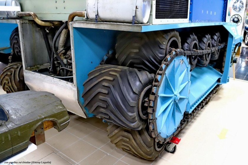 Шнекороторный вездеход ЗИЛ-4904