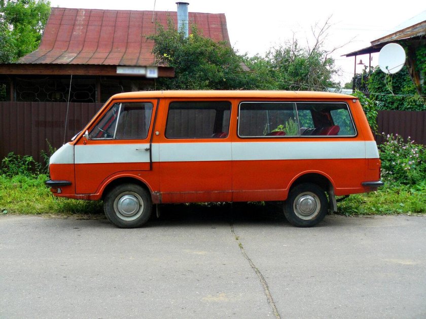 РАФ-2203 микроавтобус