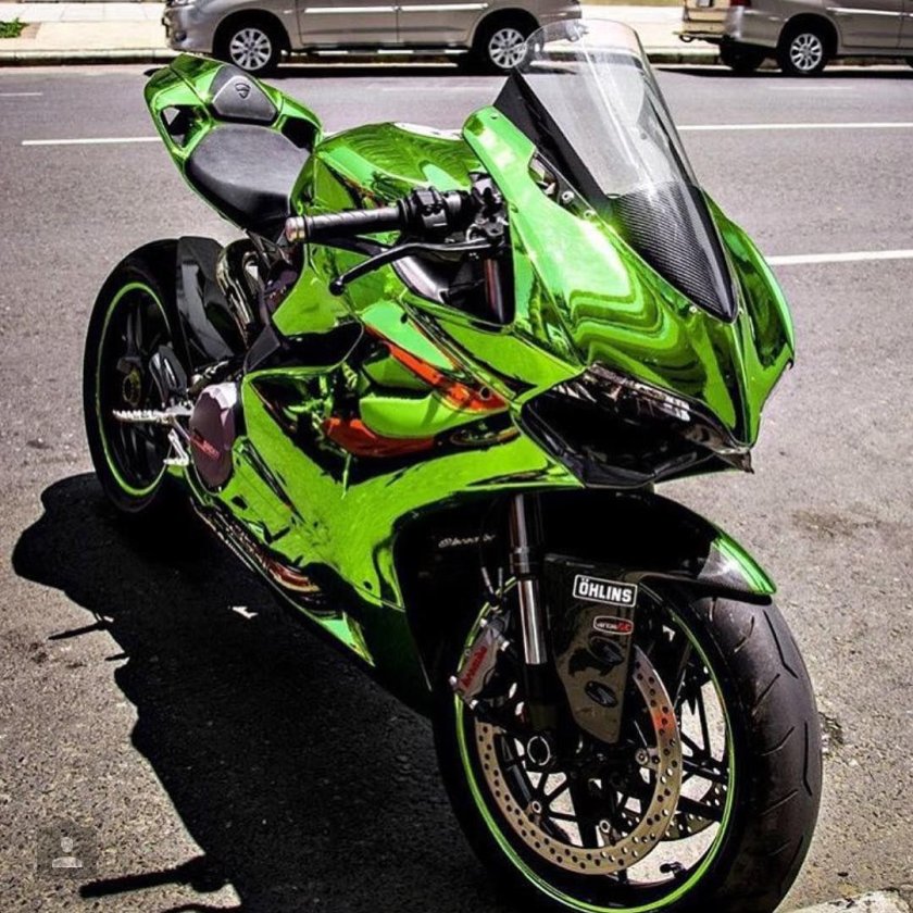 Мотоцикл в пленке