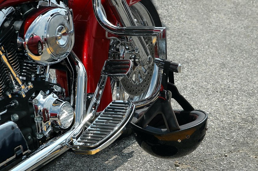 Мотоцикл на парковке