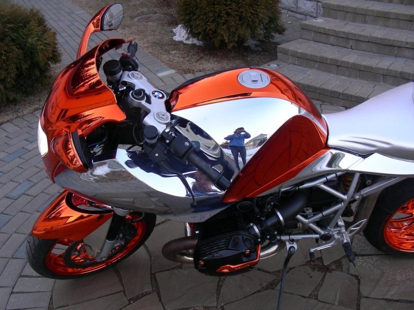 Мотоцикл в пленке