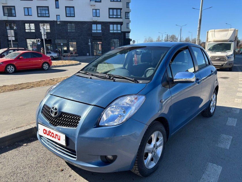 Toyota yaris 2 поколение