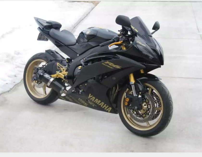 Черно Золотая Ямаха р6