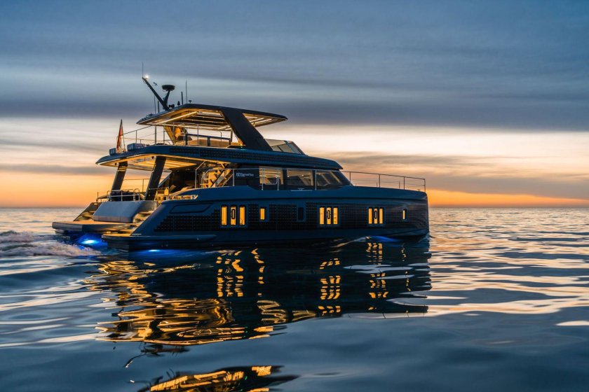 Катамаран sunreef power яхта