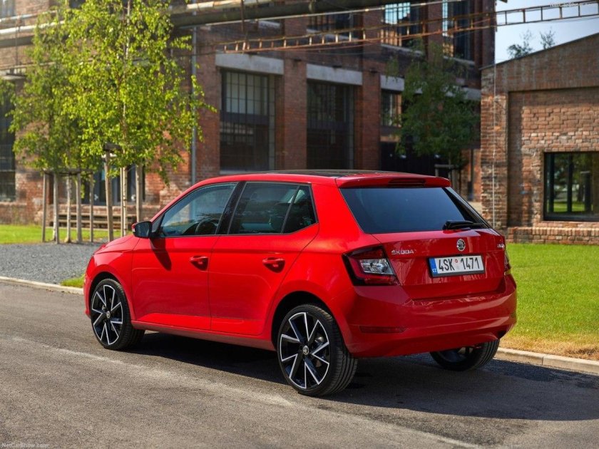 Шкода Фабия хэтчбек 2021