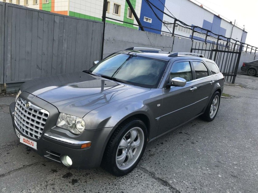 Chrysler 300c серый
