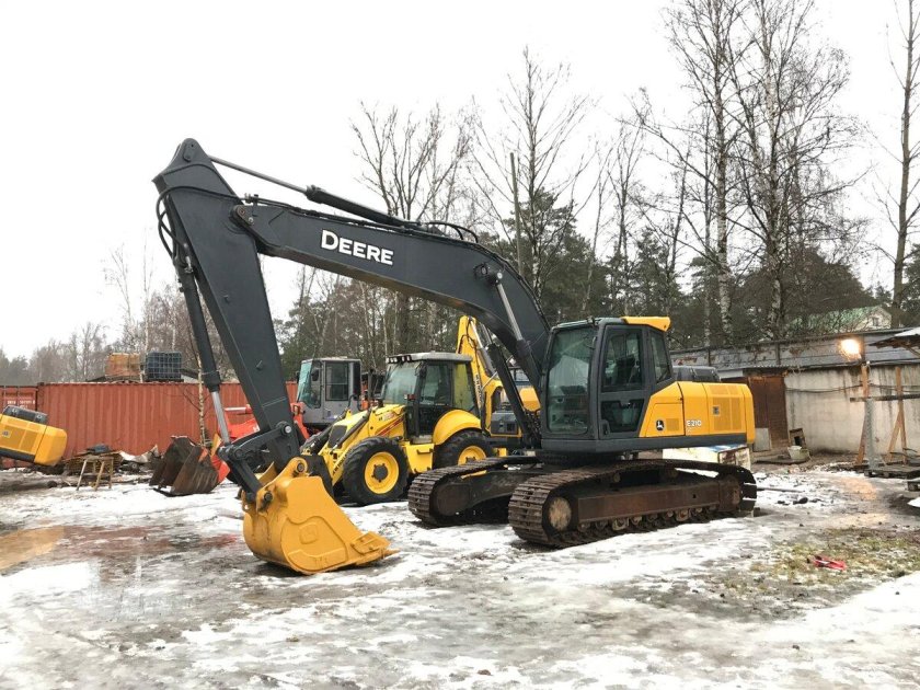 John Deere e210 LC
