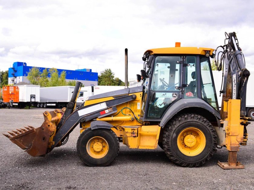 Экскаватор-погрузчик John Deere 325к