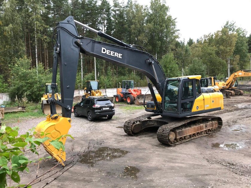 John Deere e210 LC