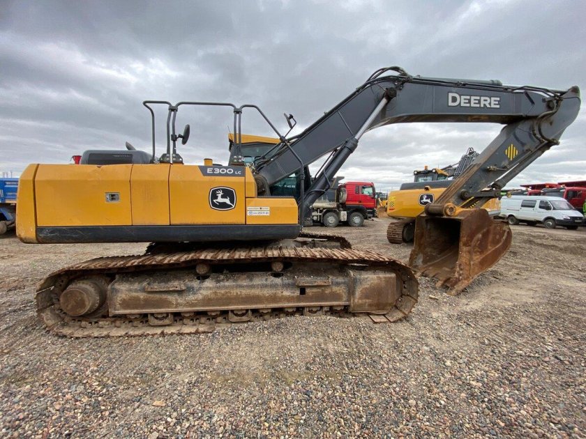 Экскаватор гусеничный john deere e260lc