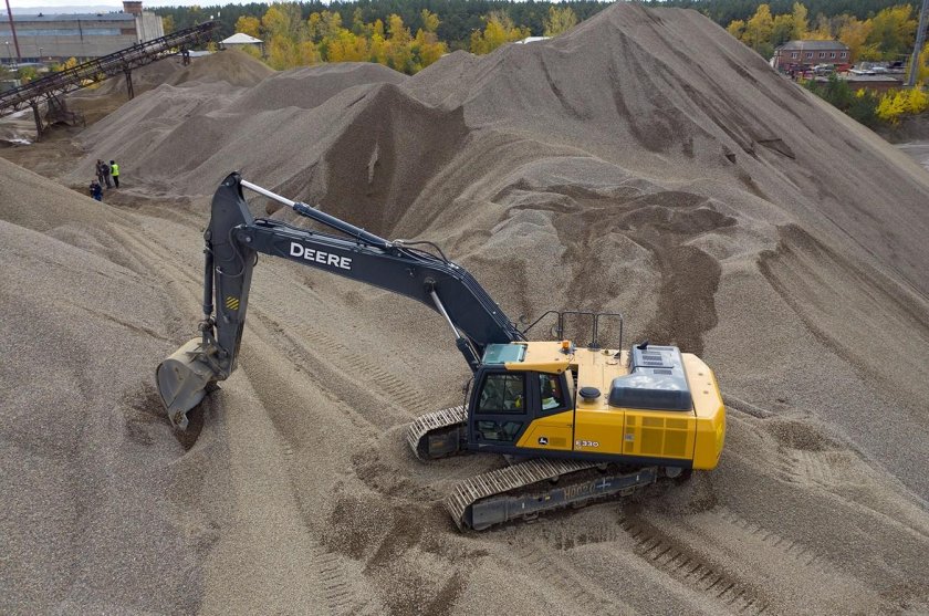 Экскаватор John Deere e210 LC