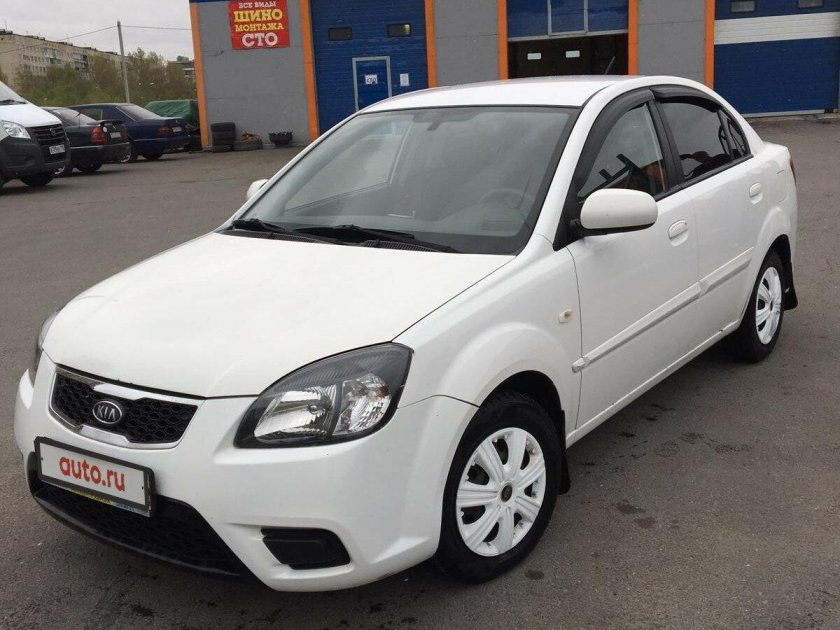 Kia Rio 2 белая