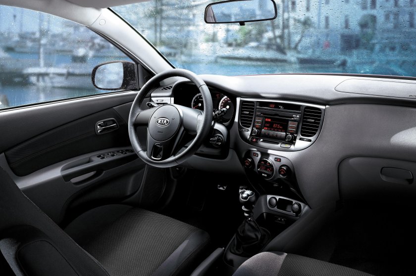 Kia rio 2010 interior