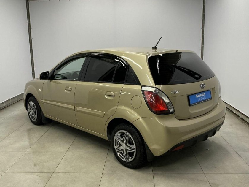 Kia rio 2010 хэтчбек