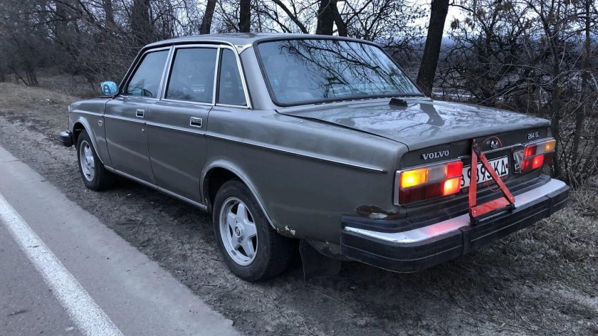 Вольво 240 седан