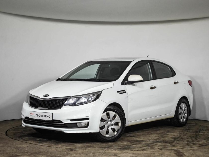 Киа Рио хэтчбек 2016 белый