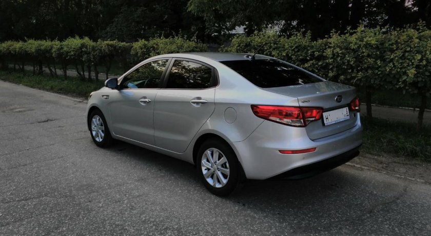 Kia Rio 2015 серебристый