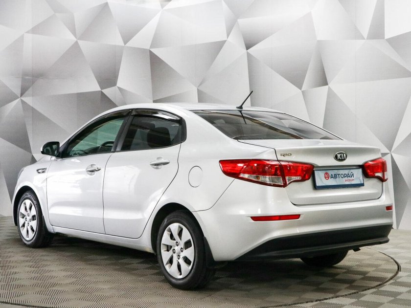 Киа Рио 2017 белая