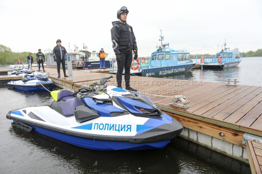 Полиция на гидроциклах