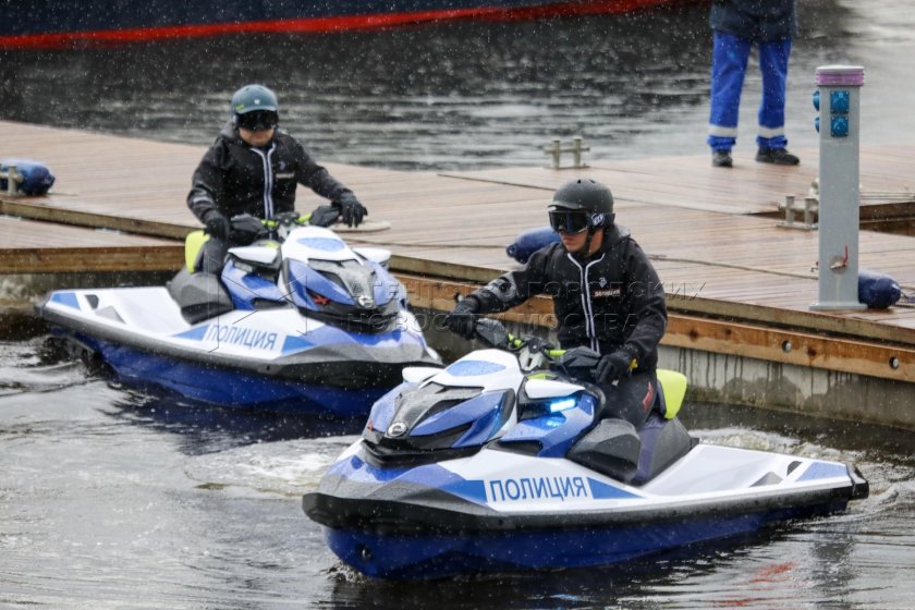 Полиция на гидроциклах