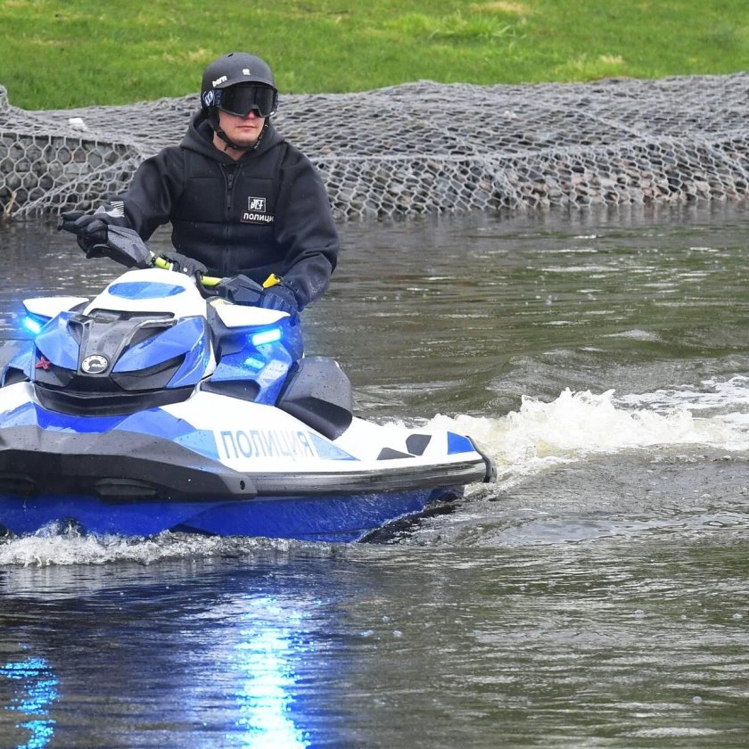Полиция на гидроциклах