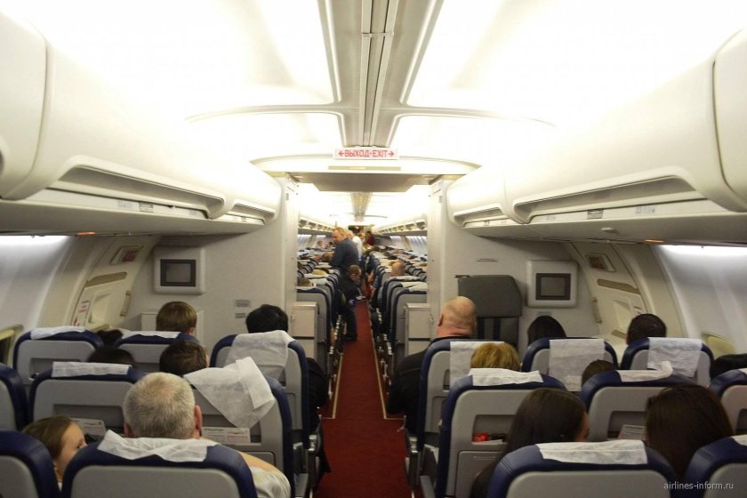 Салон самолета Боинг 757