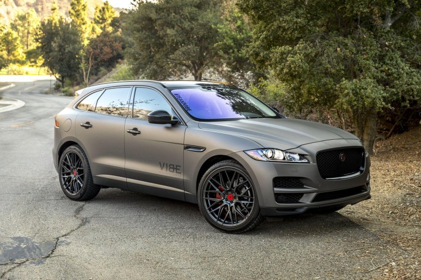 Jaguar f-Pace на дисках r22