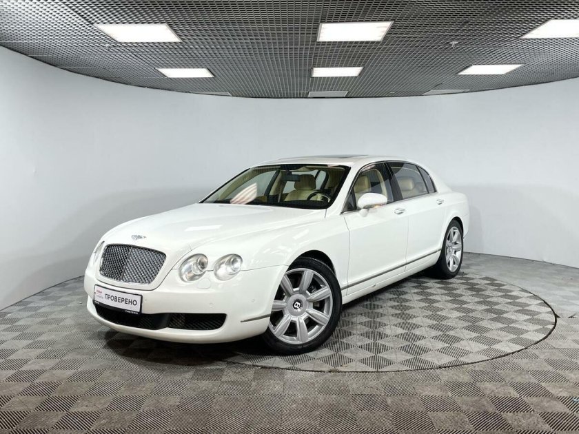 Bentley Flying Spur белый