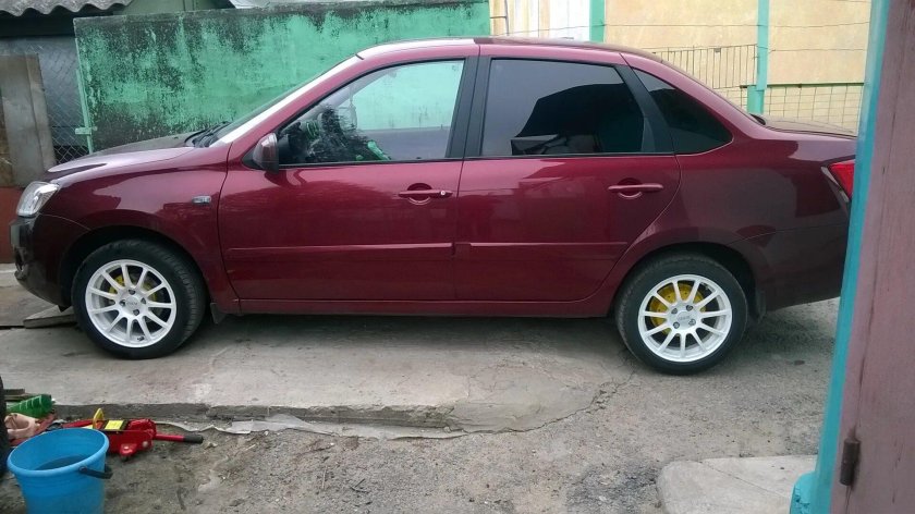 Лада Гранта цвет красный перец