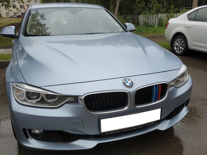 БМВ 3 320 I голубая