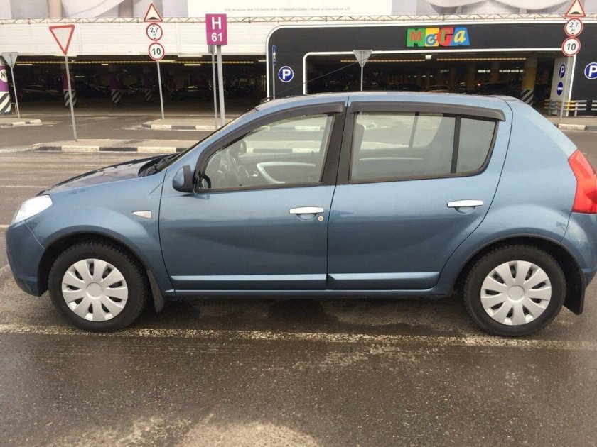 Renault Sandero 2010 синий