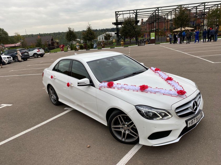 Mercedes Benz e 212 на свадьбе