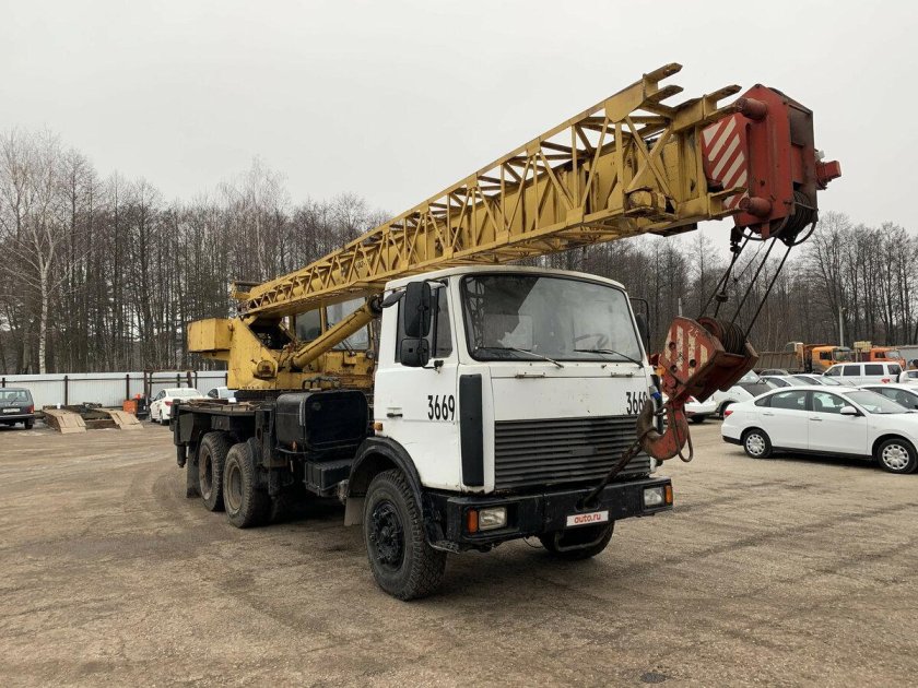 МАЗ-630303 (автокран)