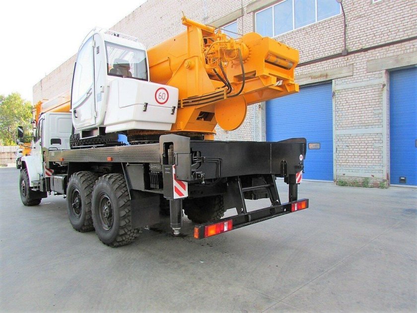 Автокран Ивановец КС-45717-2р Air