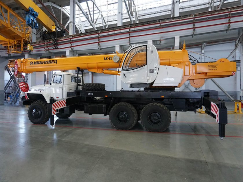 Автокран Ивановец КС 45717