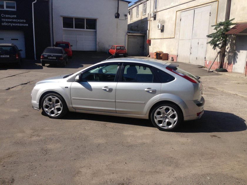 Ford Focus 2 хэтчбек r18
