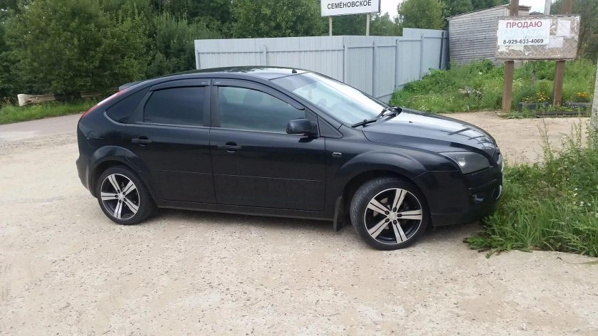 Форд фокус 2 хэтчбек черный на дисках