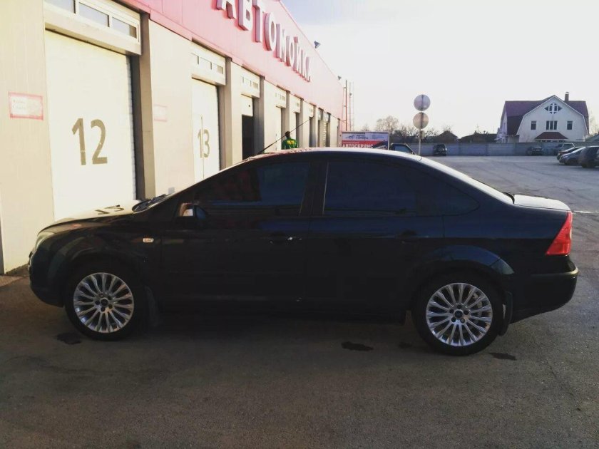 Ford Focus 2 седан на дисках