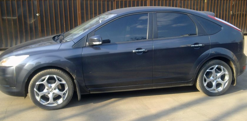 Ford Focus 2 r17 225 50