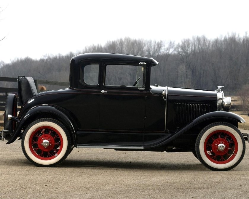 Ford v8 Coupe Deluxe Tudor