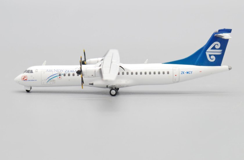 Модель самолета ATR 72