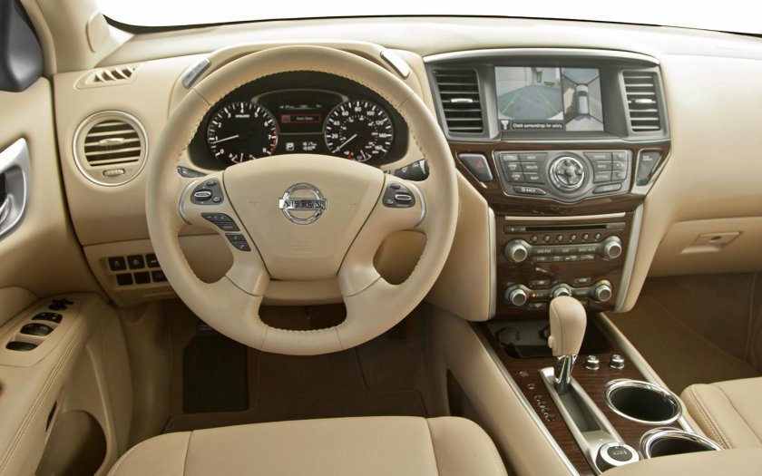 Nissan Pathfinder 2016 салон