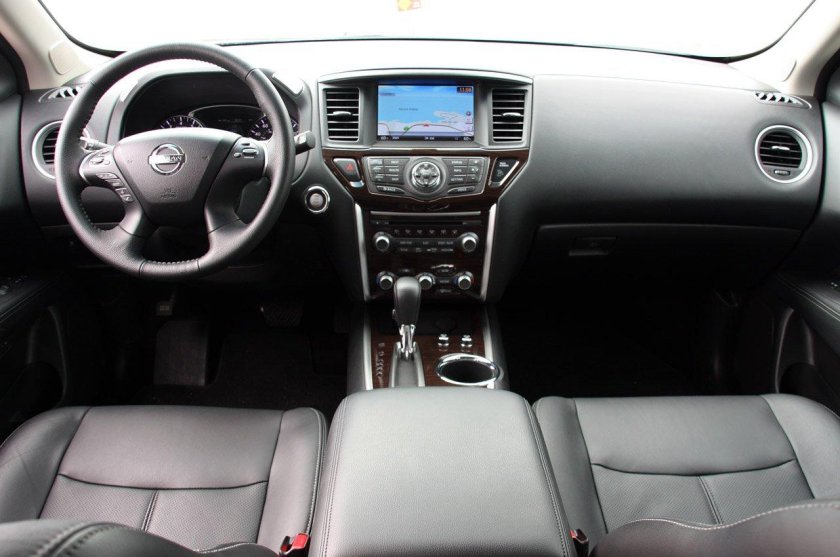 Nissan Pathfinder 2013 салон