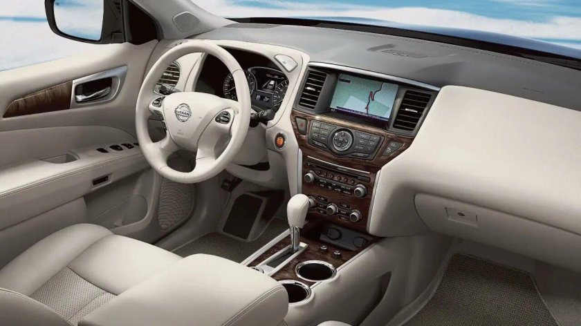 Nissan Pathfinder 2016 салон