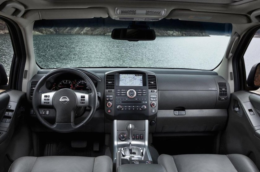Nissan Pathfinder 2011 салон