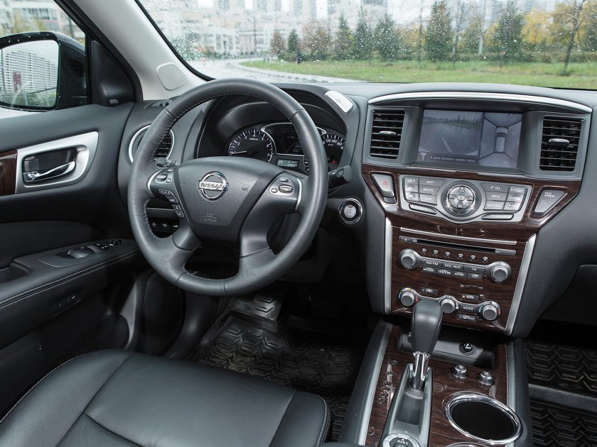 Nissan Pathfinder 2017 салон