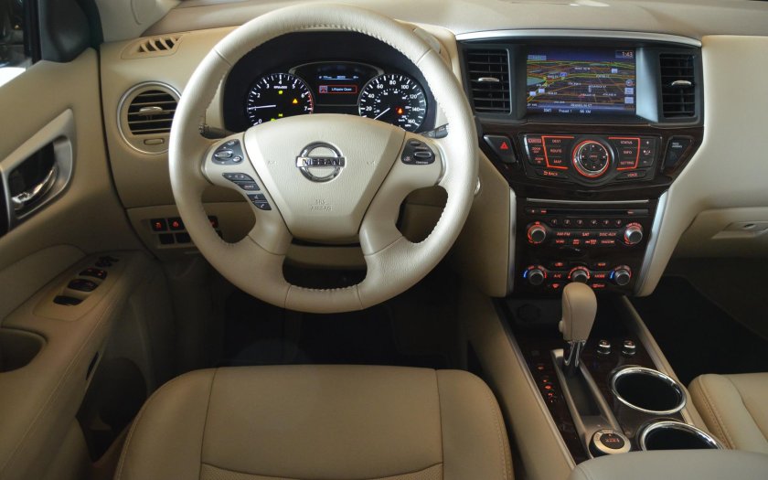 Nissan Pathfinder 2016 салон