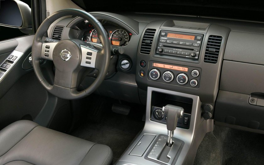 Nissan Pathfinder 2008 салон